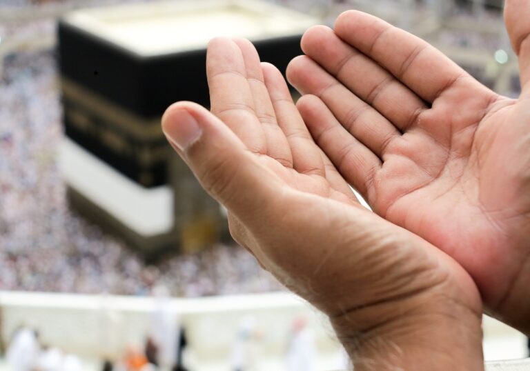 Hajj or Umrah: কোন পবিত্র যাত্রা আপনার জন্য সঠিক?